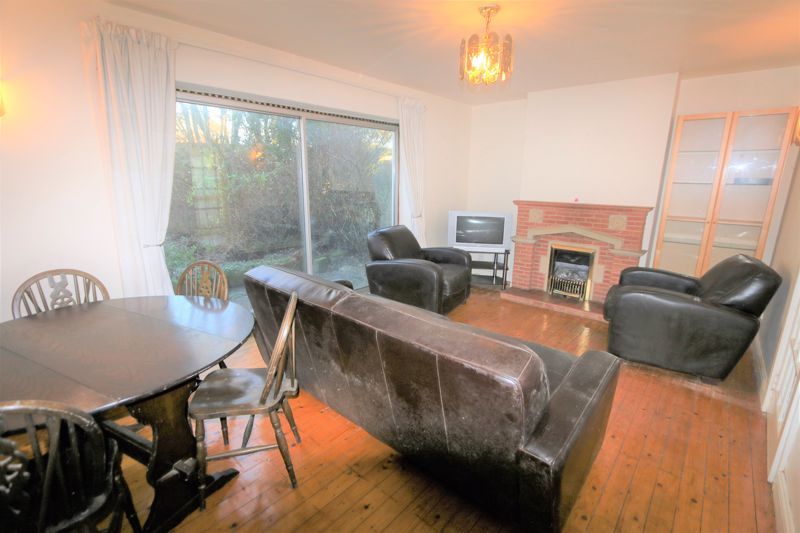 Wheaton Vale Before - Hallway